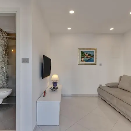 아파트 Apartman Marin